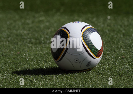 JABULANI Offizieller Spielball Algerien V Slowenien PETER MOKABA Stadion POLOKWANE Südafrika 13. Juni 2010 Stockfoto