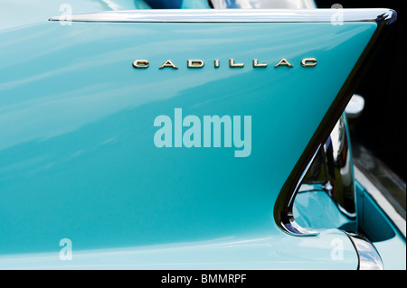 1958 Cadillac Auto Emblem auf eine Schwanzflosse. Amerikanische Oldtimer Stockfoto