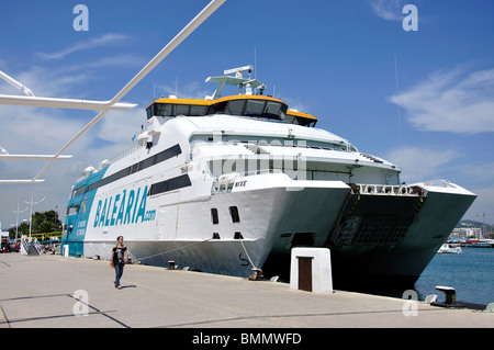 Balearia Festland Fähre im Hafen, Eivissa, Ibiza, Balearen, Spanien Stockfoto