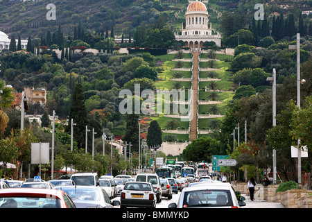 Israel, Haifa, A Stau auf der Straße unter der Bahai-Gärten in der deutschen Kolonie Stockfoto