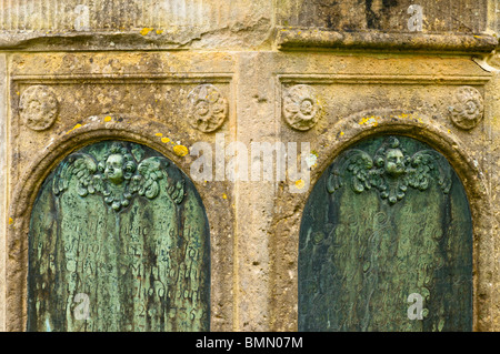 Details der Grabstein, Str. Marys Kirche, Painswick, Gloucestershire, Cotswolds, UK Stockfoto