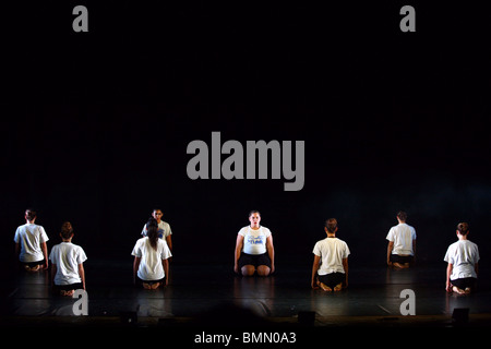 Jugend in einer modernen Tanzperformance für Gilad Shalit Stockfoto