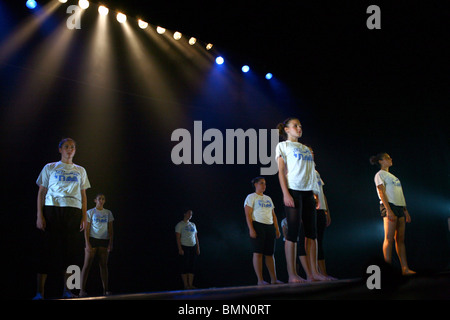 Jugend in einer modernen Tanzperformance für Gilad Shalit Stockfoto