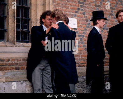 Eton College vierten von Juni 1980. Immer emotional am Ende des Tages. Stockfoto