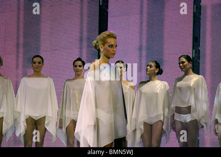Miss Plastic Ungarn 2009. Der Schönheitswettbewerb in Budapest stattfand wurde exklusiv für Frauen, die plastische Chirurgie haben Stockfoto