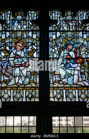 Nahaufnahme der Glasfenster im Schloss von Cardiff, Wales (Vereinigtes Königreich) Stockfoto