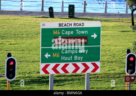 Anmelden Sea Point an der Promenade mit Wegbeschreibung Stadt Kapstadt, Camps Bay und Hout Bay. Stockfoto