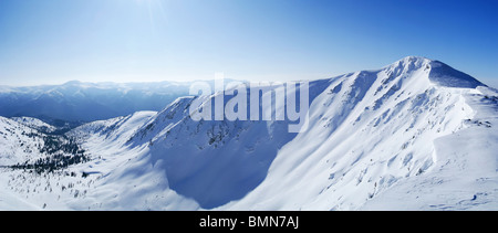 Winterpanorama von westlichen Sajan-Gebirge. Sibirien. Russland Stockfoto