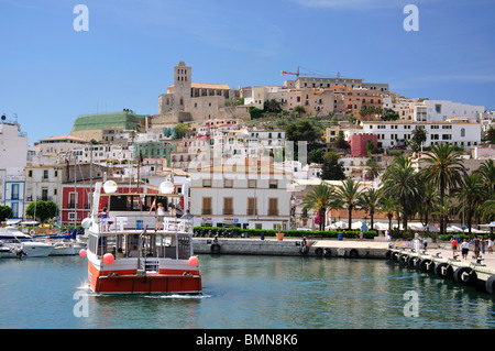 Blick auf die Altstadt Dalt Vila, Stadt und Hafen von Eivissa, Ibiza, Balearen, Spanien Stockfoto