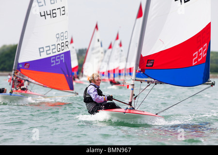 Topper Dinghy racing in Chichester Harbour, Großbritannien Stockfoto