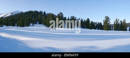 Winterpanorama von westlichen Sajan-Gebirge. Sibirien. Russland Stockfoto