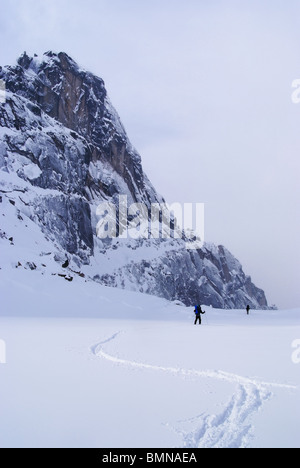 Skifahrer im westlichen Sajan-Gebirge. Sibirien. Russland Stockfoto