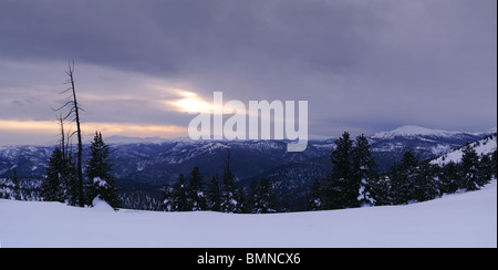 Winterpanorama von westlichen Sajan-Gebirge. Sibirien. Russland Stockfoto