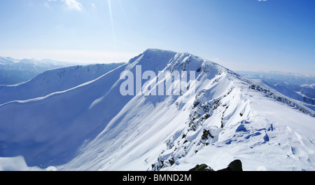 Winterpanorama von westlichen Sajan-Gebirge. Sibirien. Russland Stockfoto