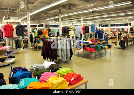 Innenansicht, Spalt-Fashion-Store, Swindon Designer Outlet, Swindon, Wiltshire, England, Vereinigtes Königreich Stockfoto