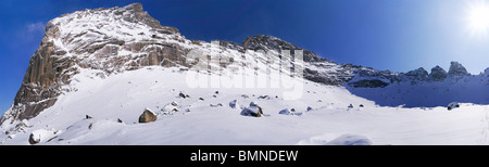 Winterpanorama von westlichen Sajan-Gebirge. Sibirien. Russland Stockfoto