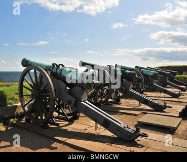 Reihe von Kanonen Meer darauf hinweisen Stockfoto