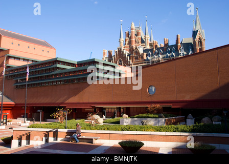 Bahnhof St Pancras und British Library außen Stockfoto