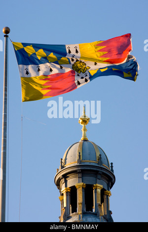 Großbritannien, England, Birmingham Council House tagsüber Flagge Stockfoto