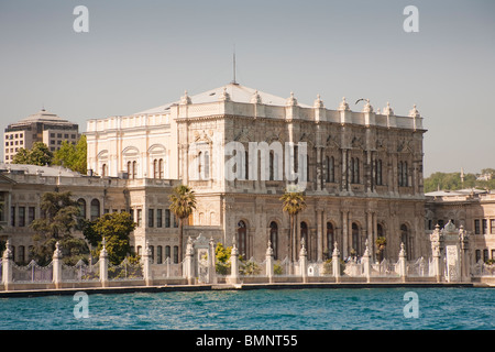 Dolmabahce Palast neben dem Bosporus, Istanbul, Türkei Stockfoto