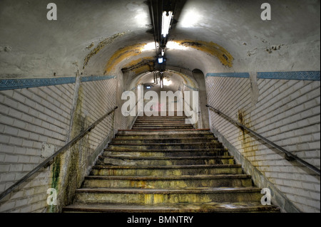 Paris, Metro, Place des fêtes Stockfoto