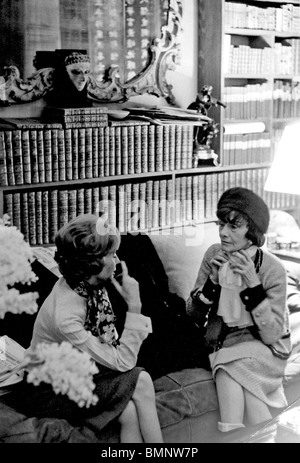 COCO CHANEL - französischer Modeschöpfer (1883-1971) in ihrem Salon Paris über 1968 Stockfoto