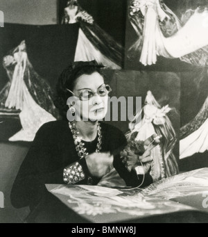 COCO CHANEL - französischer Modeschöpfer (1883-1971) bei der Arbeit im Jahre 1937 Stockfoto