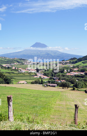 Landschaft von Faial mit Pico Insel im Hintergrund, Azoren, Portugal Stockfoto