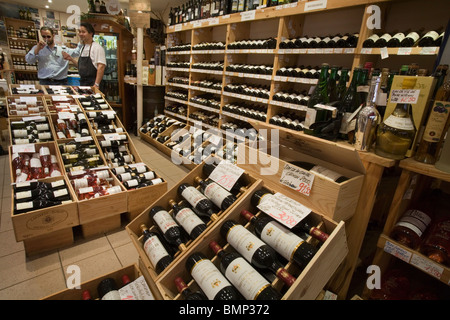 Ein Weingut in der Rue Mouffetard, Paris Stockfoto