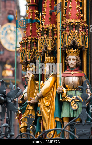 Gotischen Statuen des Schroner Bruner Brunnen (Brunnen), Nürnberg, Nürnberg, Deutschland. Stockfoto