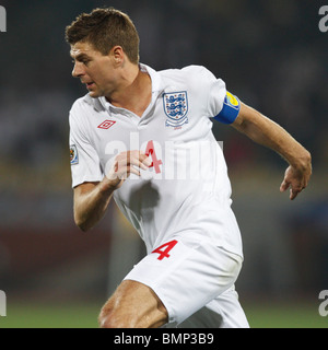 England-Team-Kapitän Steven Gerrard in Aktion während einer 2010 FIFA World Cup Football match gegen die Vereinigten Staaten. Stockfoto