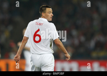 John Terry von England in Aktion während eines Fußballspiels 2010 FIFA World Cup-match gegen die Vereinigten Staaten 12. Juni 2010. Stockfoto