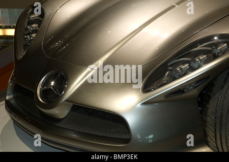 Mercedes-Sportwagen im Mercedes Museum Stuttgart F400 Carving Concept car Stockfoto
