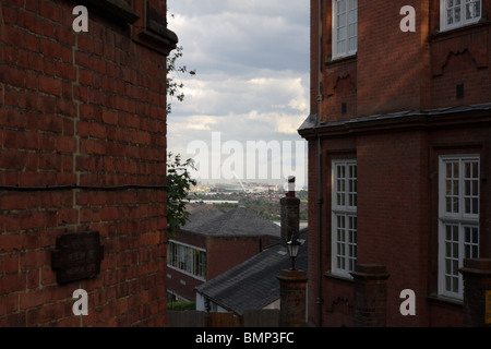 Seltsam, aber wichtige Blick auf Wembley-Stadion, vielleicht die höchste landgestützten Blick auf Englands großen Arena. Stockfoto