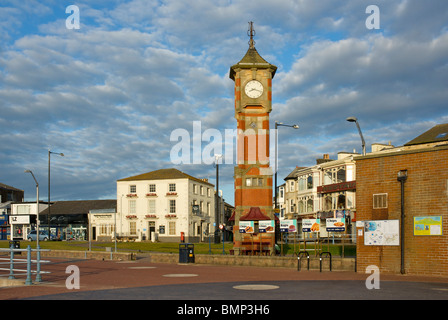 Die Promenade und Uhrturm, Morecambe, Lancashire, England UK Stockfoto