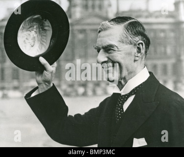 NEVILLE CHAMBERLAIN - britischer konservativer Politiker (1869-1940) auf Horseguards Parade, London, kurz vor seinem Tod Stockfoto