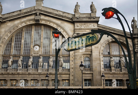 Gare du Nord und einen Metropolitain Zugang, Paris Stockfoto