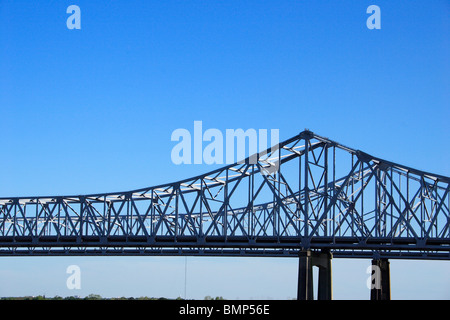 Der crescent City-Verbindung Brücke über den Mississippi River, Twin Freischwinger Brücken, New Orleans, Louisiana. Stockfoto