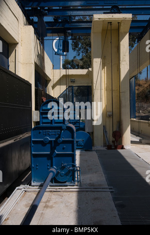 Degania Dam ein kleiner Schwall über den Jordan knapp unterhalb der See Genezareth nahe Degania Alef und Yardenit in Israel Stockfoto