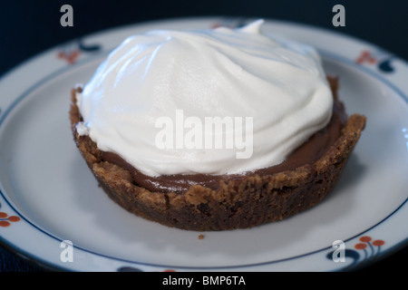 Chocolate Cream Pie im Cookie-Kruste Stockfoto