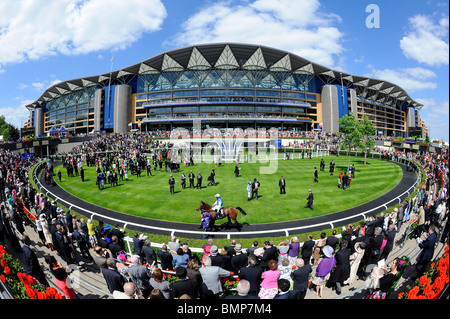 Blick auf die Parade Ring während der Tag eins des Royal Ascot 2010 Stockfoto