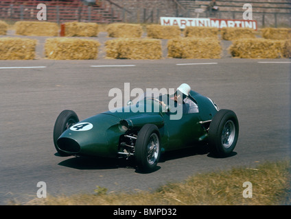 Roy Salvadori im Aston Martin während der 1959 niederländischen Grand Prix in Zandvoort. Er zog sich in der 3. Runde mit Überhitzung problem Stockfoto