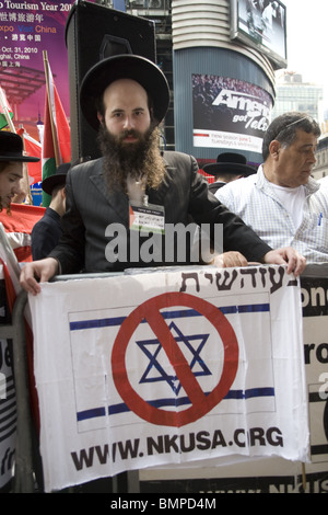 Anti-Zionist orthodoxe Juden und Palästinenser und andere protestieren gegen Israels brutaler Angriff auf die Gaza-Flottille Stockfoto