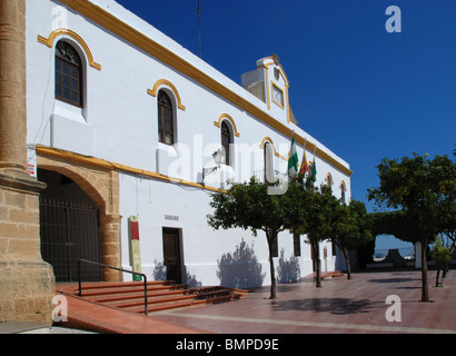 Rathaus (Casa Consistorial - Ayuntamiento), Conil de la Frontera, Costa De La Luz, Provinz Cadiz, Andalusien, Spanien, Europa. Stockfoto