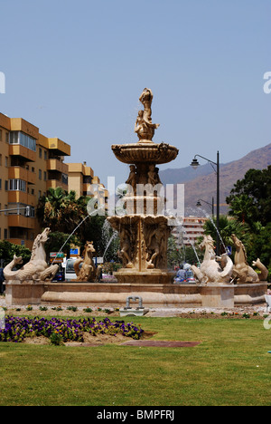 Brunnen, Estepona, Costa del Sol, Provinz Malaga, Andalusien, Spanien, West-Europa. Stockfoto