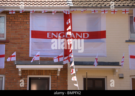 Häuser mit Fahnen, WM 2010 Deco, Knowle, Bristol, UK Stockfoto