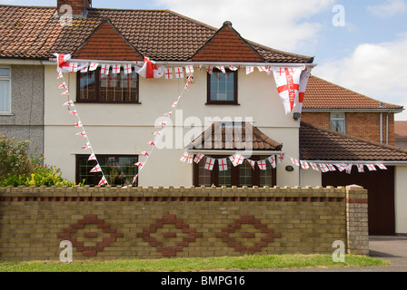 Häuser mit Fahnen, WM 2010 Deco, Knowle, Bristol, UK Stockfoto