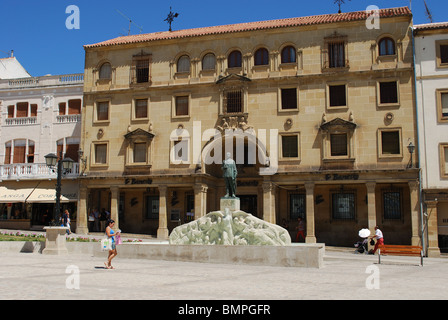 Brunnen auf der Plaza de Andalucia, Ubeda, Provinz Jaen, Andalusien, Spanien, Westeuropa. Stockfoto