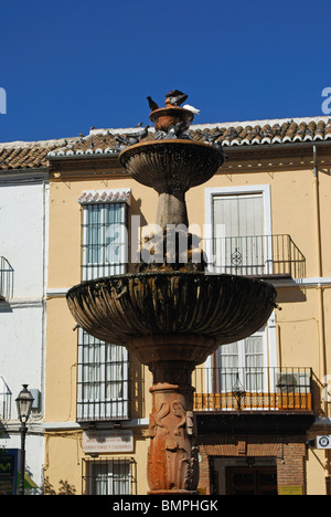 Brunnen in der Plaza-San Sebastian, Antequera, Provinz Malaga, Andalusien, Spanien, Westeuropa. Stockfoto