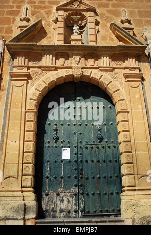 Seitentür, die Kirche Santa Maria La Mayor, Ronda, Provinz Malaga, Andalusien, Südspanien, Westeuropa. Stockfoto